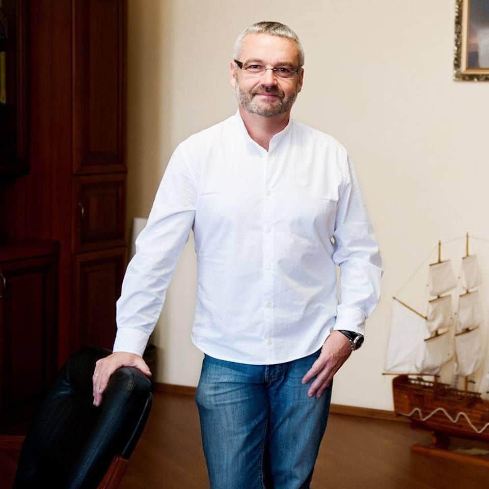Про компанію